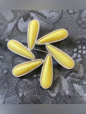Emmons Yellow Teardrop Cluster Brooch - Women Jewelry